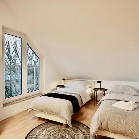 Beech Apartment: Maisonette + Free Parking + Netflix Apartman *