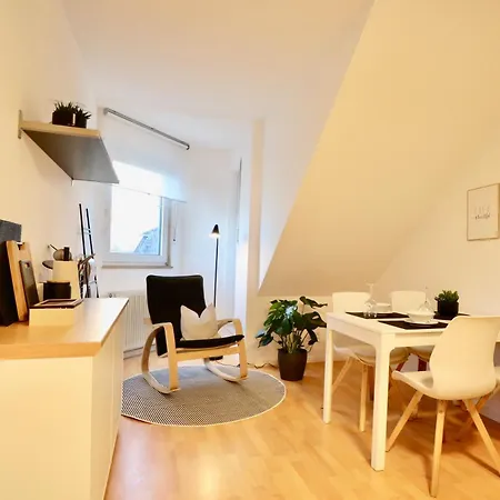 Beech Apartment: Maisonette + Free Parking + Netflix Διαμέρισμα