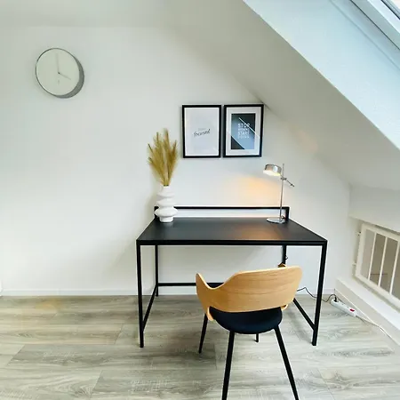 Beech Apartment: Maisonette + Free Parking + Netflix アパート